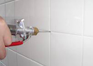 在来浴室・壁中処理　3.5mm.ドリル穿孔、薬剤加圧注入、防水処理修復